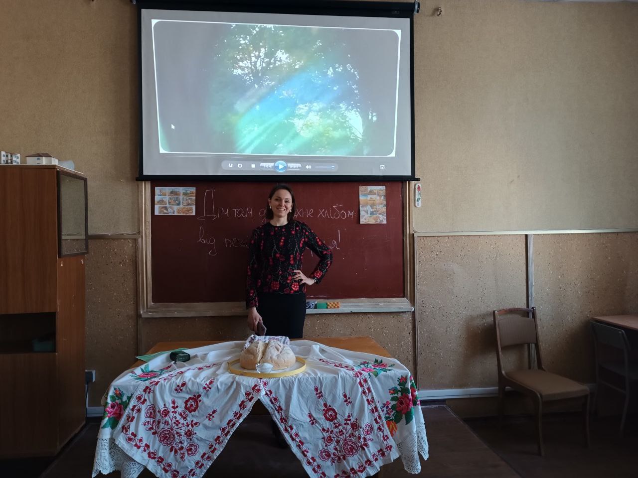 Детальніше про статтю Хліб – символ життя, культури та пам’яті