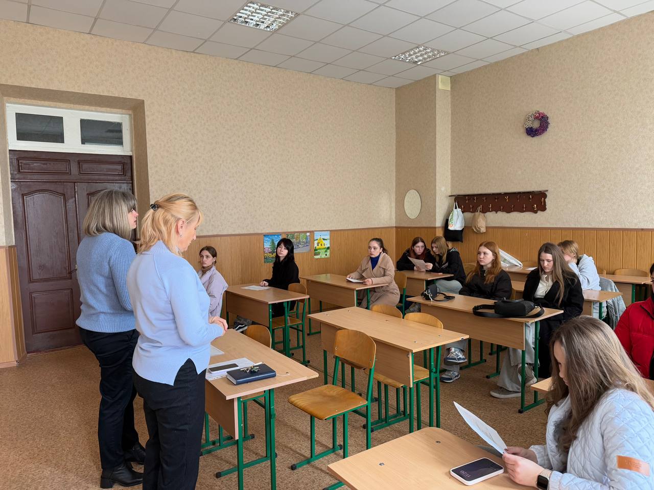 Детальніше про статтю Обговорення  змін до освітніх програм зі здобувачами освіти