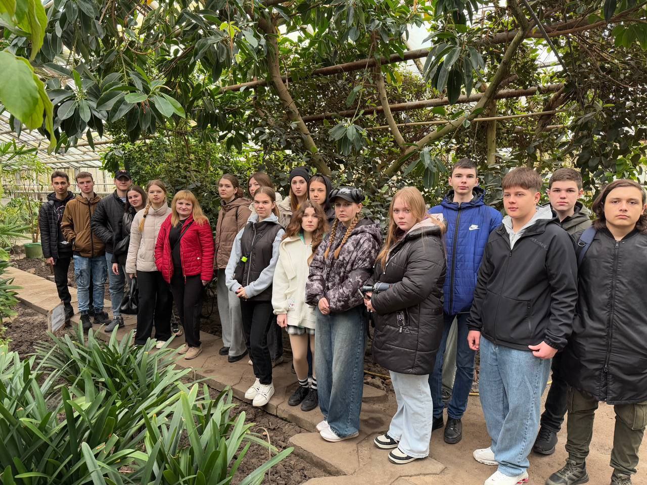 Детальніше про статтю Світ рослин і історії: екскурсія для першокурсників групи 11ек
