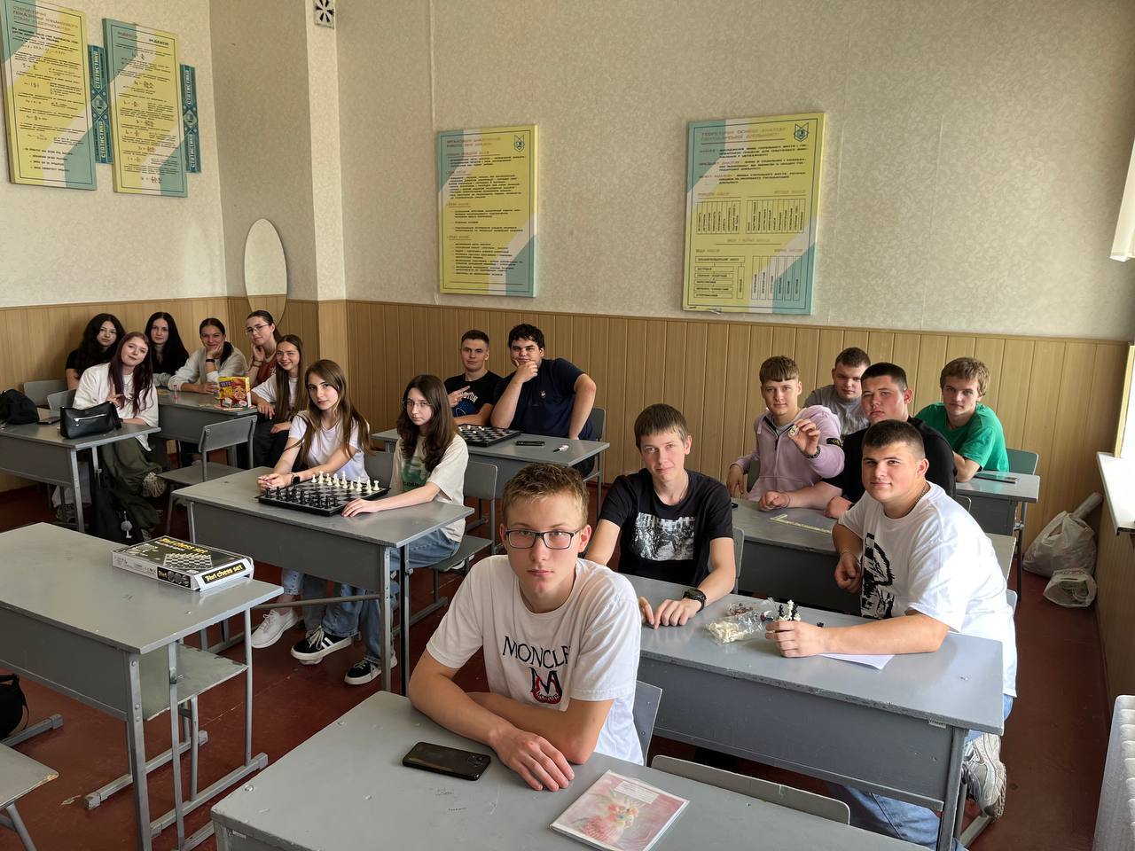 Детальніше про статтю Твій хід! У коледжі відбувся День настільних ігор серед першокурсників